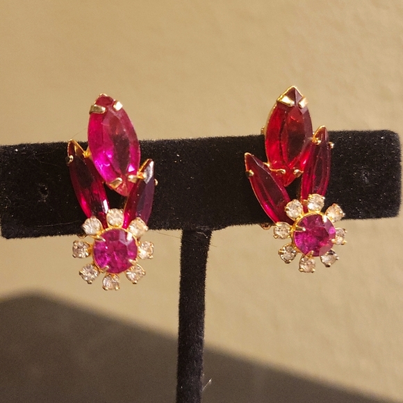 Vintage Red Rhinestone Clip Earrings in Goldtone Open Back Setting - Picture 7 of 7